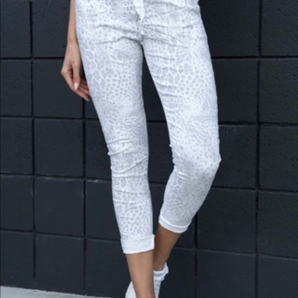 Venti 6 joggers size Medium